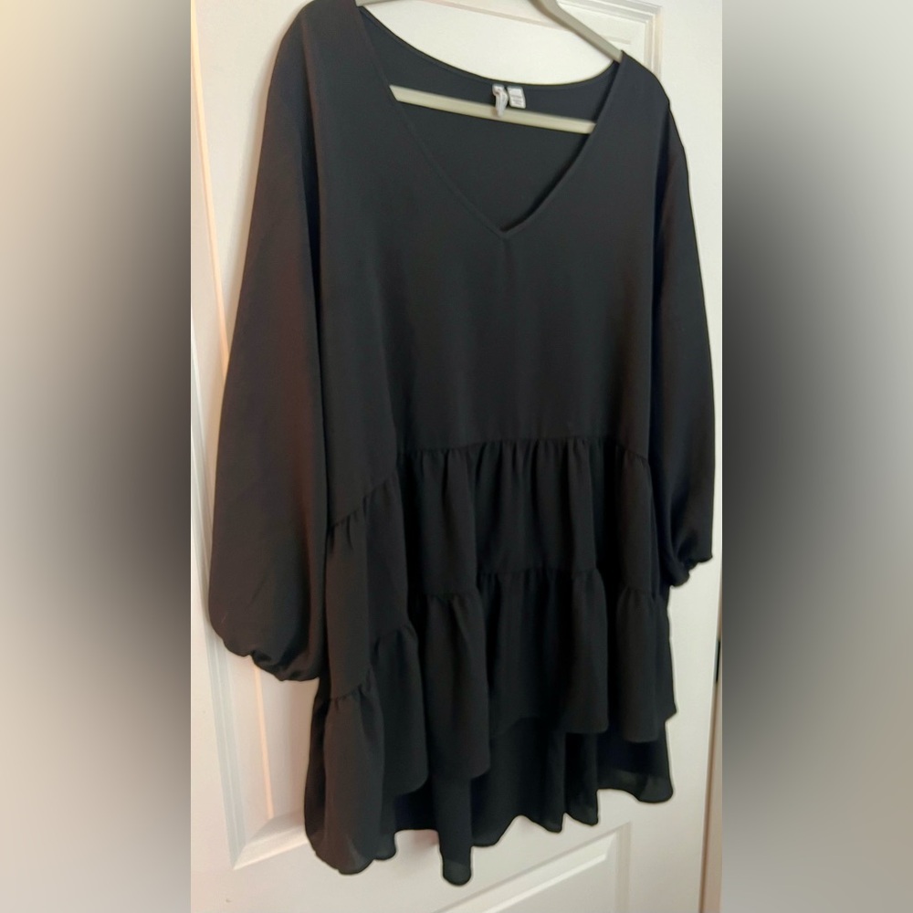 26/28 4X Black Tiered Top Plus Size